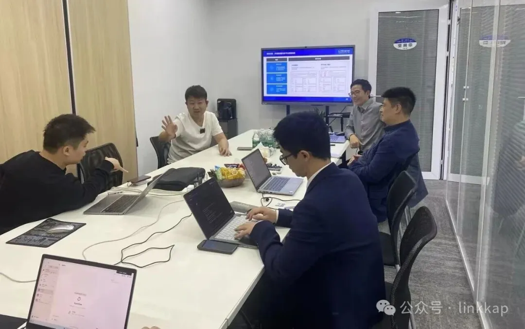 课堂分组讨论：围绕真实业务场景拆解 AI 工作流